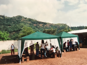 In El Salvador, Dr. Mallay’s volunteer group set up its own makeshift clinics. 