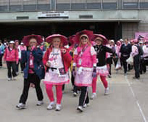 Participants in the 2009 Philadelphia Breast Cancer 3-Day Walk were prepared for the cold, rainy weather.