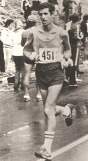 A photo from many years ago of Dr. Panush nearing the end of a 10-mile race run in about 68–69 minutes.