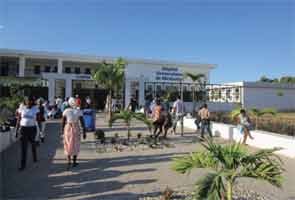 The entrance to L’Hopital Universitaire Mirebalais at midday.